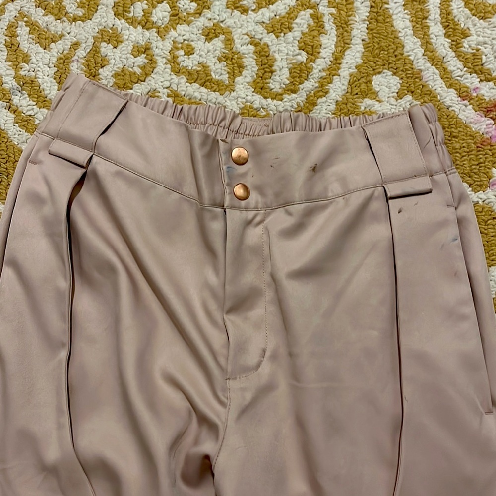 Rose gold jordan pants with lots of pockets